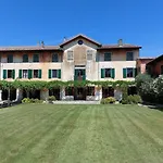 Semesterbostad Historic Morelli De Rossi Manzinello