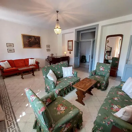 Semesterbostad Historic Morelli De Rossi Manzinello